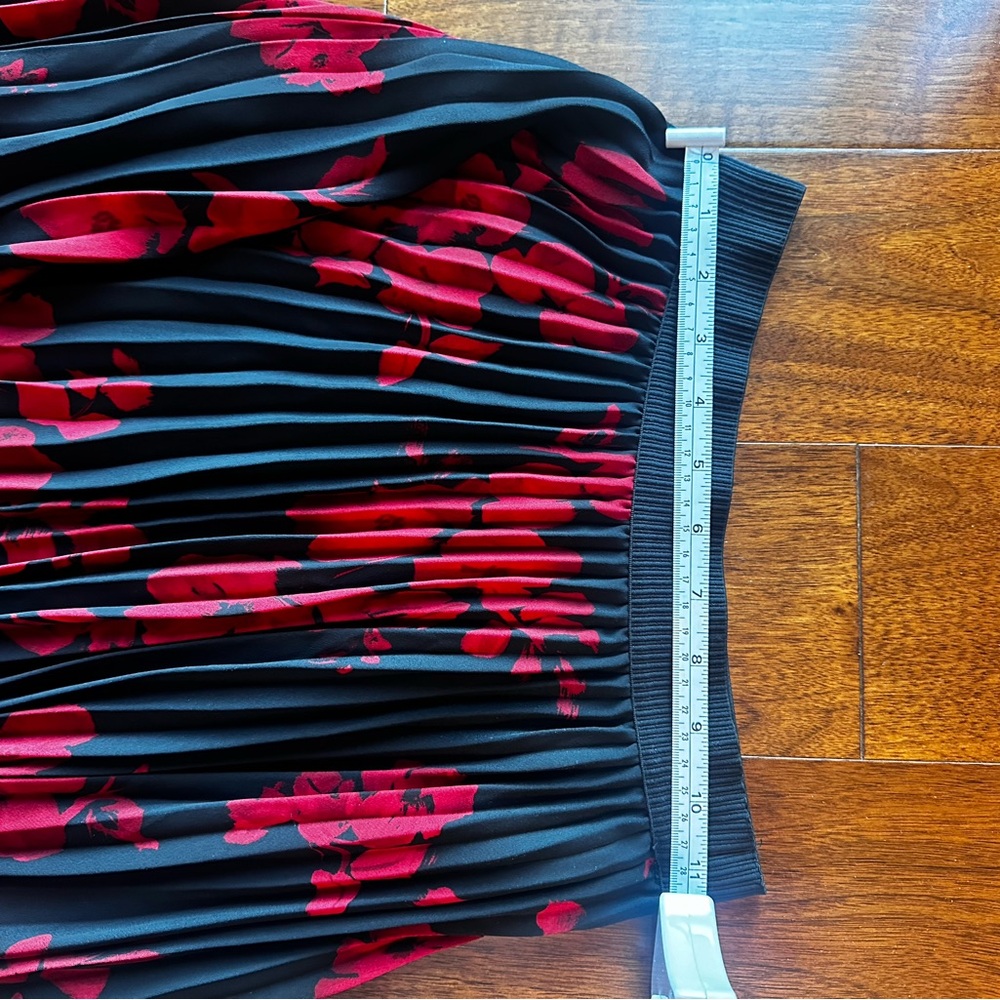 H&M Black and Red Pleated Midi Skirt